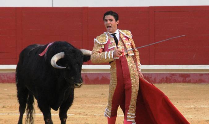 Pablo Aguado volvió a dar un golpe en la mesa a las puertas de Sevilla. Su actuación con los toros de Algarra marcó la diferencia. / Álvaro Pastor Torres