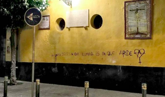 La Policía Local identifica a la autora de las pintadas de San Martín