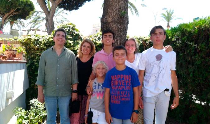 Un padre de cinco hijos asegura ahorrar hasta 5.000 euros al año gracias al carnet de familia numerosa