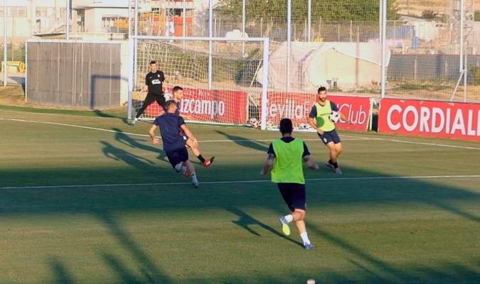 El C.D. Utrera prepara en la Ciudad Deportiva del Sevilla F.C. el partido de vuelta del Play Off ante el Antequera C.F.