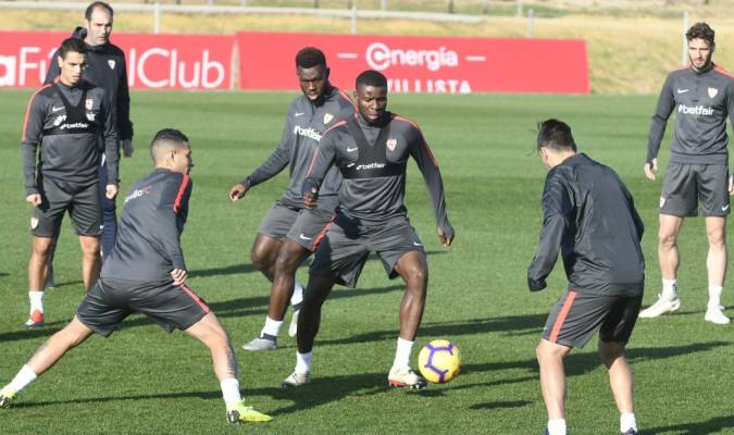 El Sevilla vuelve al trabajo con bajas y un exigente calendario en enero