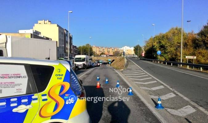 Dispositivo policial montado en la zona. Foto: Emergencias Sevilla. 