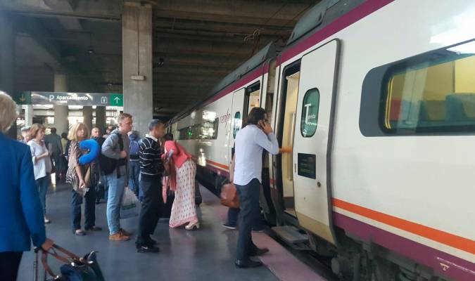 Renfe cancela 46 trenes por la huelga del Miércoles Santo