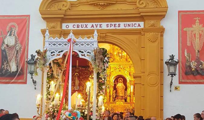 Romería nocturna que se celebra en torno a la festividad de Santa Elena.