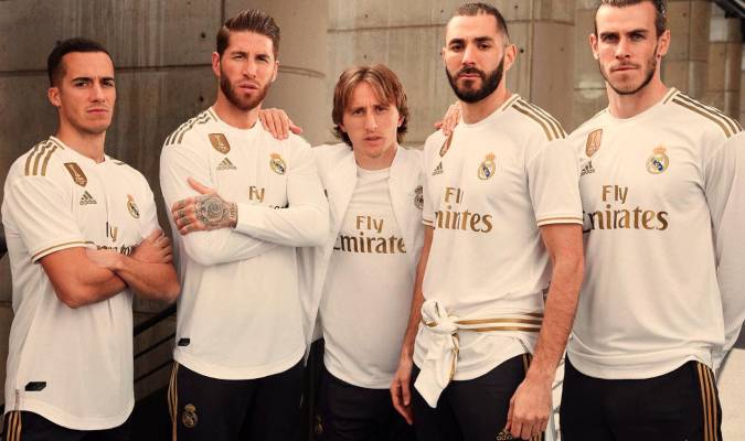 Lucas Vázquez, Ramos, Modric, Benzema y Balen lucen la nueva camiseta del club merengue. / Twitter Real Madrid