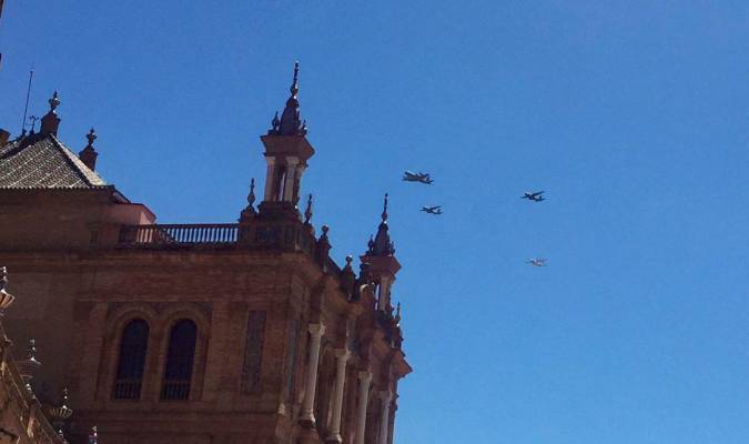 ¿Por qué tantos aviones y helicópteros sobrevuelan Sevilla?