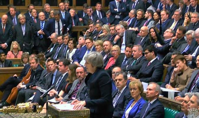 El Parlamento rechaza el acuerdo sobre el Brexit en una derrota histórica del Gobierno