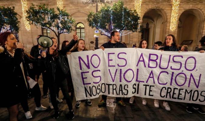 Centenares de personas se manifiestan en Sevilla contra la sentencia de La Manada