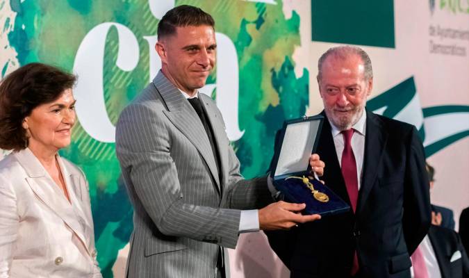 La provincia reivindica el «orgullo de ser de pueblo» en la entrega de medallas de la Diputación