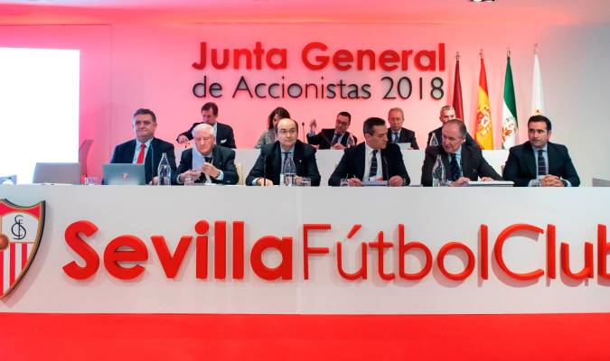 La venta del Sevilla y su estadio, en el aire