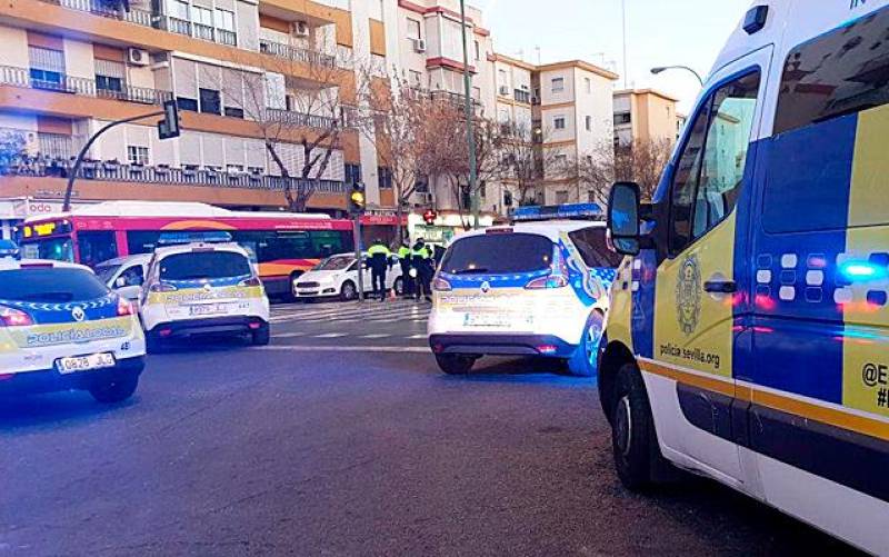 Muere un motorista tras atropellar a una mujer en la Avenida Doctor Fedriani