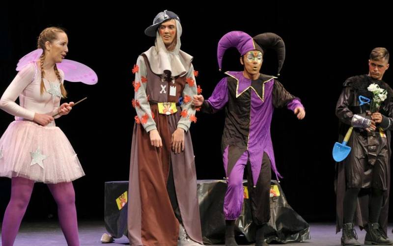 Viernes 15 de febrero, final del concurso de Cádiz con el cuarteto juvenil de Guillena ‘Blanquita I y los Caballeros de la Mesa Semicircular: The Comedy’