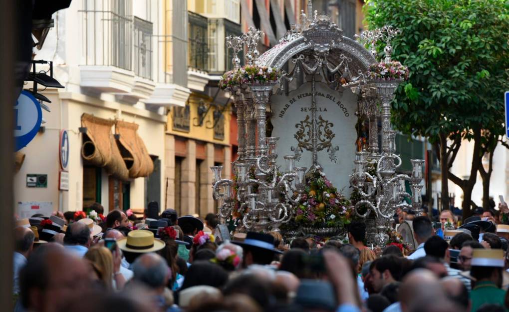 La hermandad de Sevilla parte hacia El Rocío