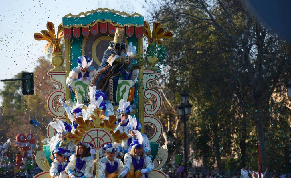 Fotogalería | Los Reyes Magos por las calles de Sevilla