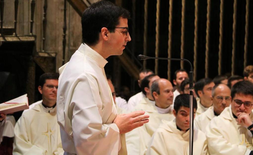 Fotos | Ceremonia de ordenación sacerdotal en la Catedral de Sevilla