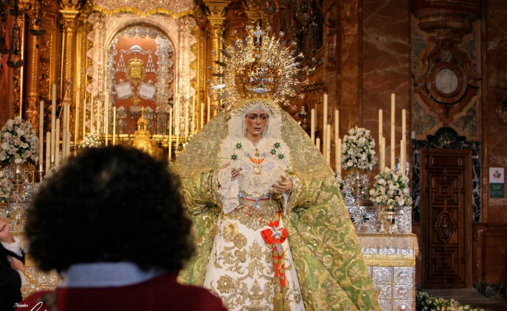 Fotogalería | La Esperanza Macarena recibe a sus fieles y devotos
