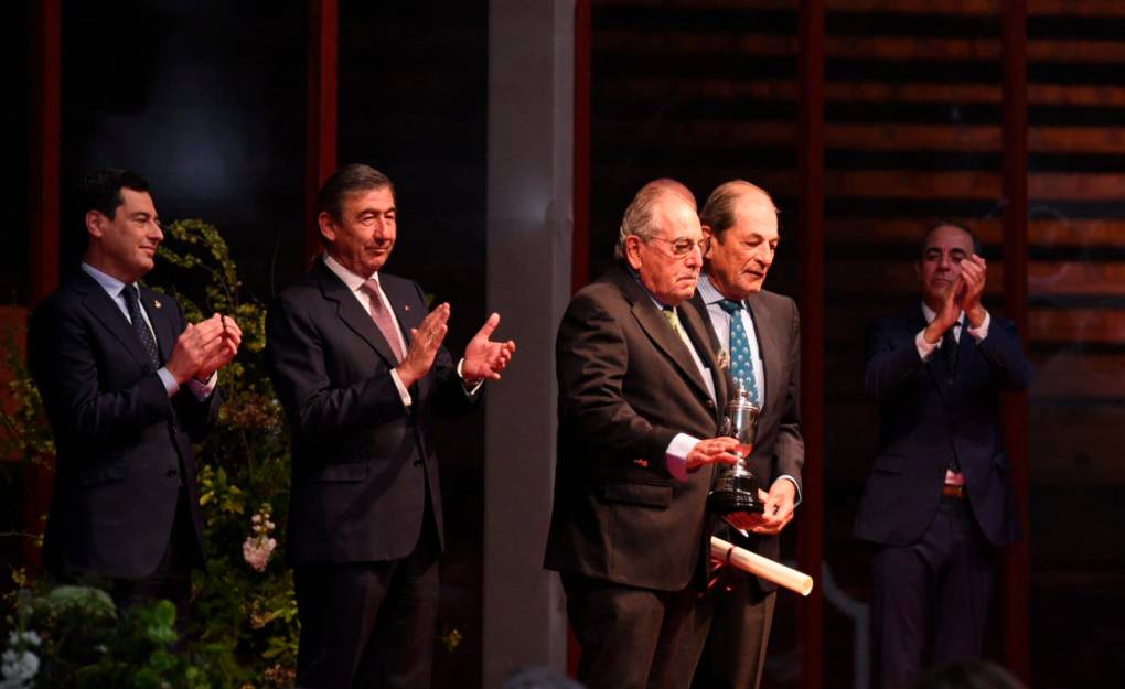 FOTOS. Premios al Mejor Expediente Académico de la Universidad de Sevilla y Trofeos Taurinos por la Feria de San Miguel