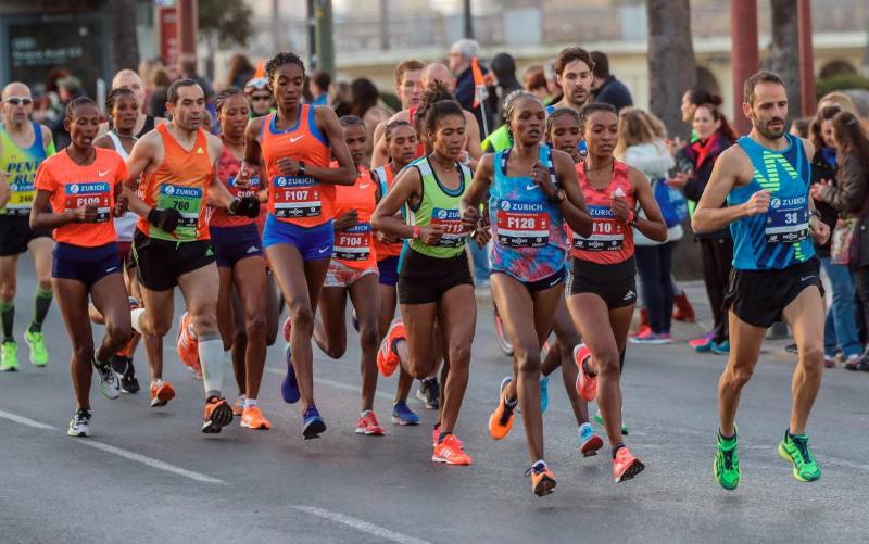 Tsedat lidera un podio 100% etíope y bate el récord del maratón de Sevilla