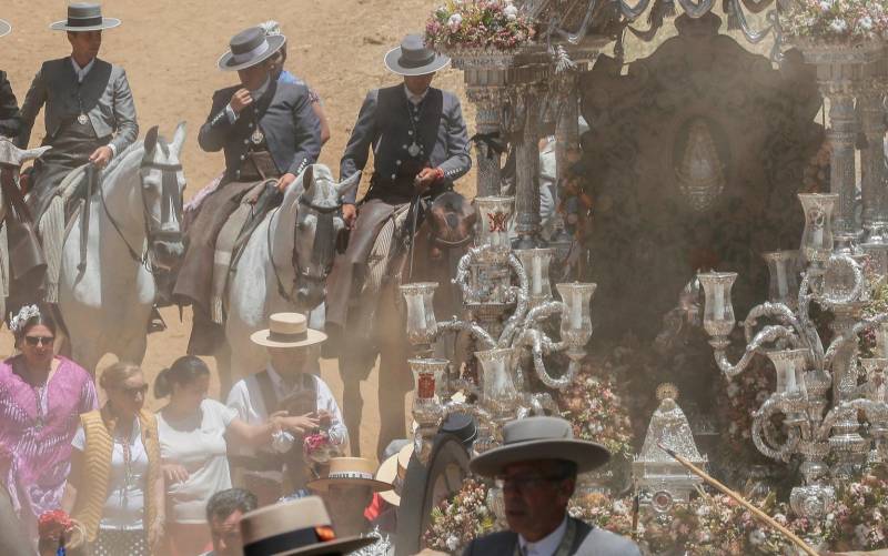 El Rocío afronta su última jornada de Romería, que finaliza con la salida de la Virgen