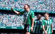 Borja Iglesias redime al Betis y lo mantiene al acecho de la ‘Champions’