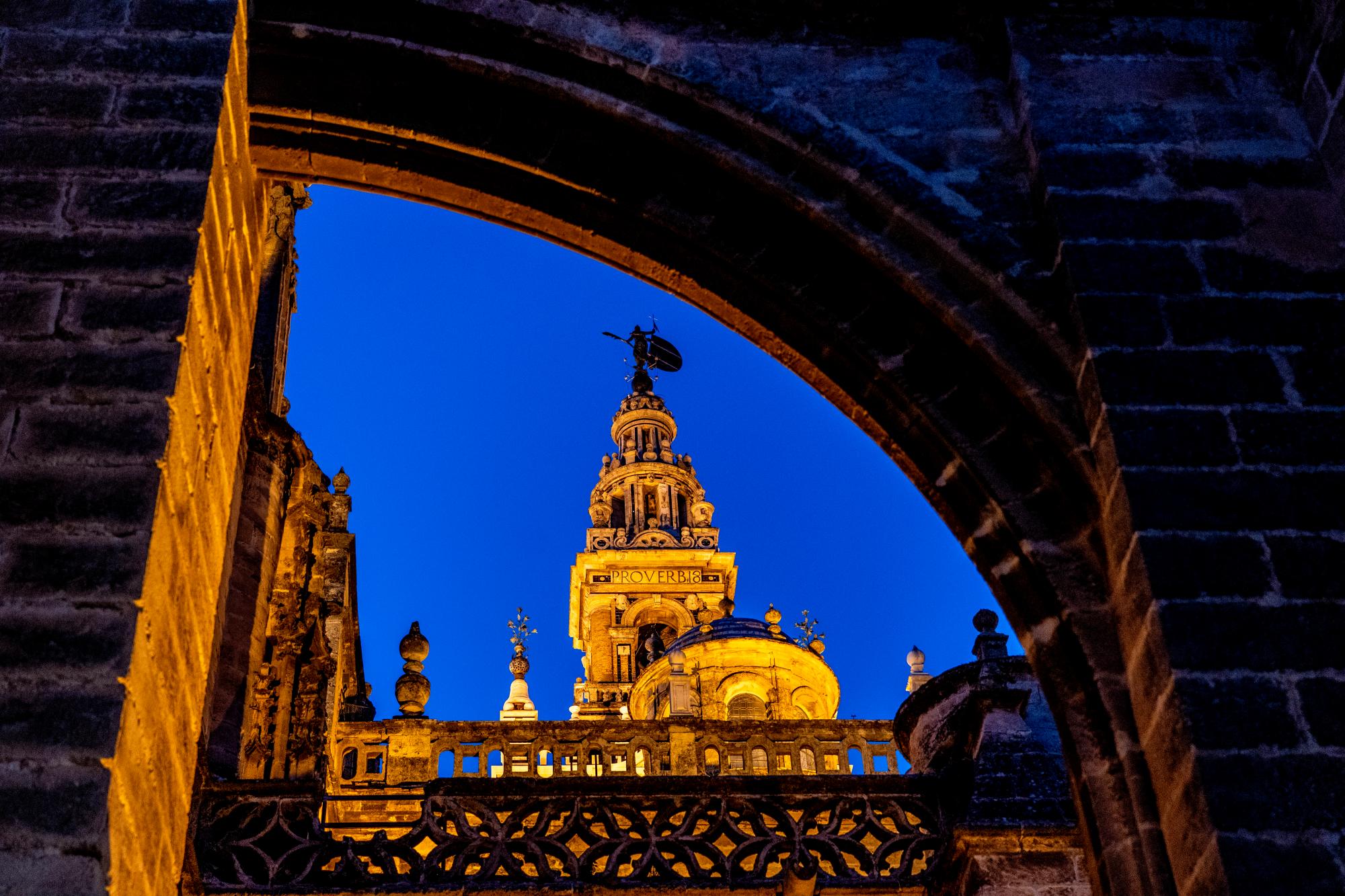 Sevilla no alterará el alumbrado de sus monumentos