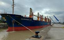 El buque Clipper atracado en el Puerto de Sevilla.