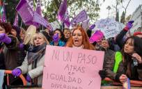 Feministas se concentran ante el Parlamento andaluz