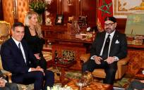 En la imagen de archivo, el presidente del Gobierno español, Pedro Sánchez, y el rey Mohamed VI de Marruecos durante un encuentro en el Palacio Real de Rabat. EFE/Ballesteros