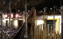 Nuestra Señora de la Palma Coronada en una de sus salidas penitenciales del Miércoles Santo. Foto: Javier Cuesta.