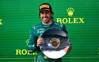 Verstappen más líder y Alonso ‘tripite’ podio en el caos de Melbourne