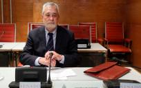José Antonio Griñán durante su comparecencia ante la Comisión de Financiación de los Partidos Políticos, este jueves en el Senado. / EFE