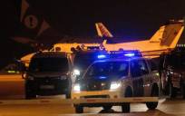 Detienen a 12 pasajeros de un avión aterrizado de emergencia en Mallorca