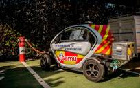 Triple Zero, coche eléctrico alimentado por placas solares, creado por la empresa sevillana SAMU a partir del modelo Renault Twizy 80 como vehículo de intervención rápida en emergencias que no contamina. SAMU tiene abiertas ofertas de empleo para potenciar su nueva división de servicios.