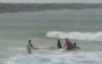 Muere la campeona brasileña de surf tras alcanzarle un rayo mientras entrenaba
