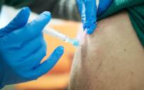 Cuarta dosis de vacuna reduce la mortalidad en un 80%