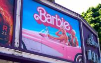 Foto de archivo de un cartel promocional de la película Barbie. EFE/EPA/ALLISON DINNER
