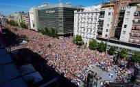 Vista general de la plaza de Felipe II, durante el acto del PP en defensa de la igualdad de todos los españoles, celebrado este domingo en Madrid. EFE/Borja Sánchez Trillo