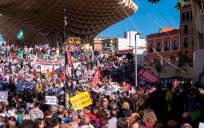 Miles de personas se manifiestan en Andalucía contra la privatización de la sanidad