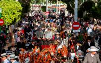 Las calles de Sevilla abarrotadas de gente esta tarde en la Feria de Abril, que alcanza su ecuador y celebra su jornada grande al ser el miércoles día festivo. EFE/ Raúl Caro