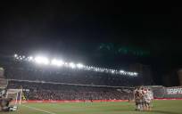 Los jugadores del Rayo Vallecano celebran un gol en el estadio de Vallecas, en Madrid. EFE / Juanjo Martín.