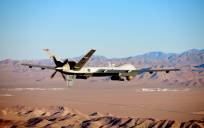 Un dron un MQ-9 Reaper vuela en una misión de entrenamiento sobre el campo de pruebas. EFE/EPA/Fuerza Aérea de los EE. UU./Aviador Primera Clase William Rio Rosado