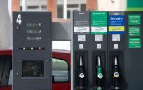 Baja el precio de la gasolina tras semanas de récords
