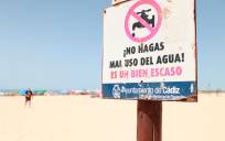 Cierran las duchas de las playas de Cádiz
