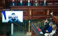 El presidente de Ucrania, Volodímir Zelenski, interviene telemáticamente en el hemiciclo del Congreso de los Diputados. E.P.