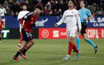 El delantero de Osasuna Abde Ezzalzouli celebra tras marcar un gol al Sevilla / Jesús Diges. EFE