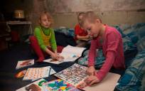 La huida disfrazada de juego de los niños de un orfanato de Ucrania