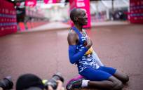 El keniano Kelvin Kiptum, plusmarquista mundial de maratón. en foto de archivo de TOLGA AKMEN. EFE/EPA/
