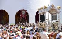 El simpecado de la Divina Pastora volverá a llegar en la carreta de plata en romería hasta la ermita de Los Pajares este próximo sábado (Foto: Estudio Imagen).