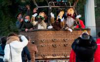 Los Reyes Magos sobrevuelan Sevilla en globo aerostático