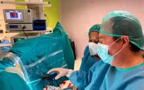 Quirónsalud realiza la primera cirugía por puerto único vaginal de la sanidad sevillana